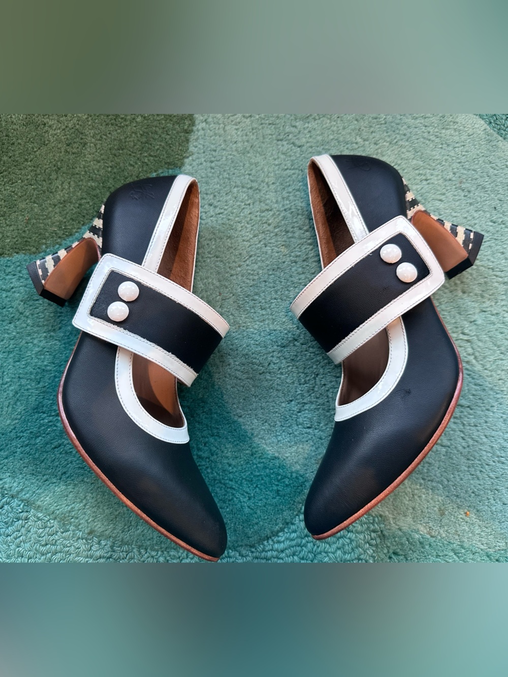 Fluevog NEW IN BOX Big Presence Zewde black/cream wide strap retro heel- 9 - Picture 7 of 16